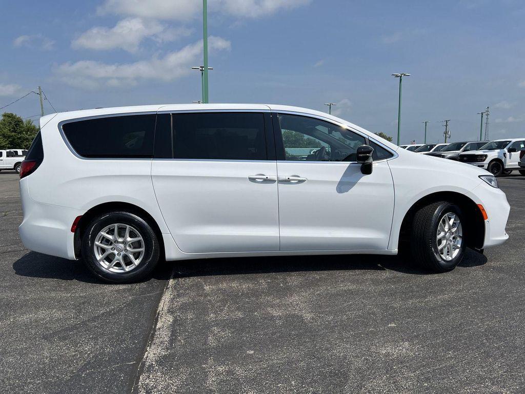 new 2026 Chrysler Pacifica car, priced at $42,852