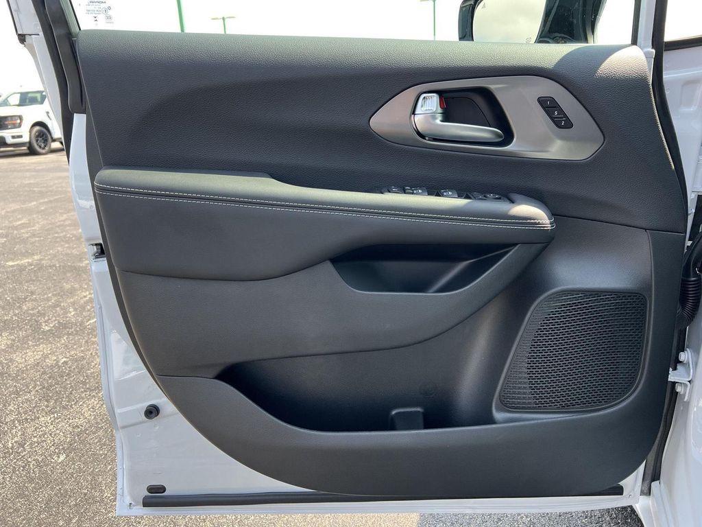new 2026 Chrysler Pacifica car, priced at $42,852