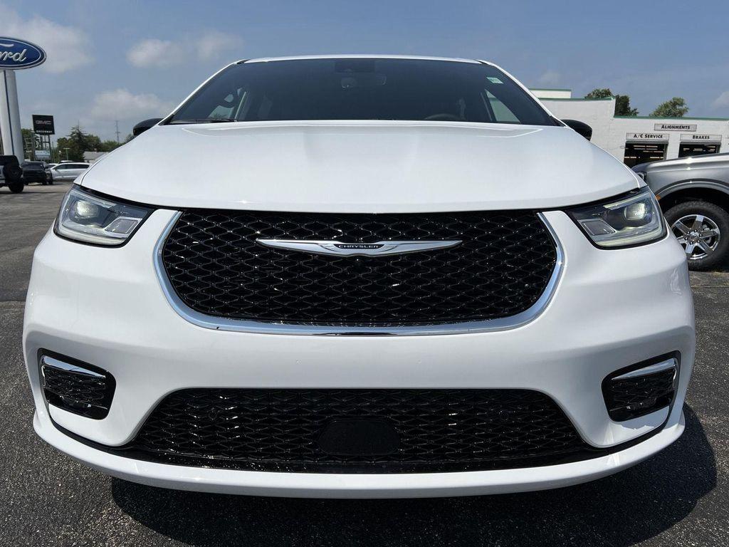 new 2026 Chrysler Pacifica car, priced at $42,852