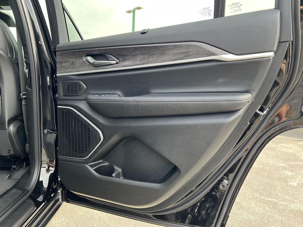 new 2025 Jeep Grand Cherokee L car, priced at $51,237