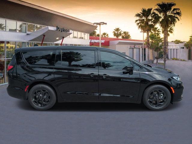 new 2024 Chrysler Pacifica Hybrid car, priced at $51,849