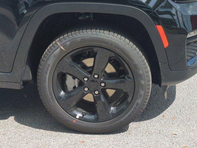 new 2025 Jeep Grand Cherokee car, priced at $49,601
