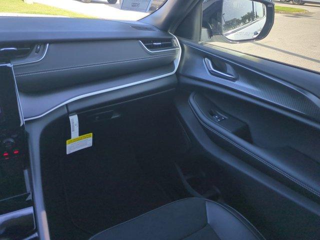 new 2025 Jeep Grand Cherokee car, priced at $42,890