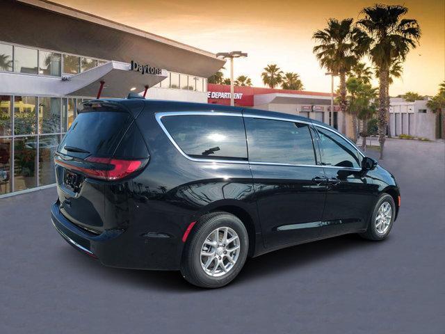 new 2025 Chrysler Pacifica car, priced at $39,431