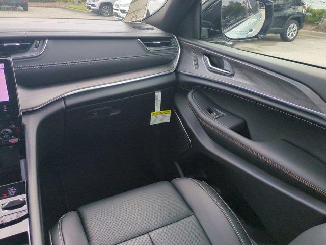 new 2025 Jeep Grand Cherokee car, priced at $65,105