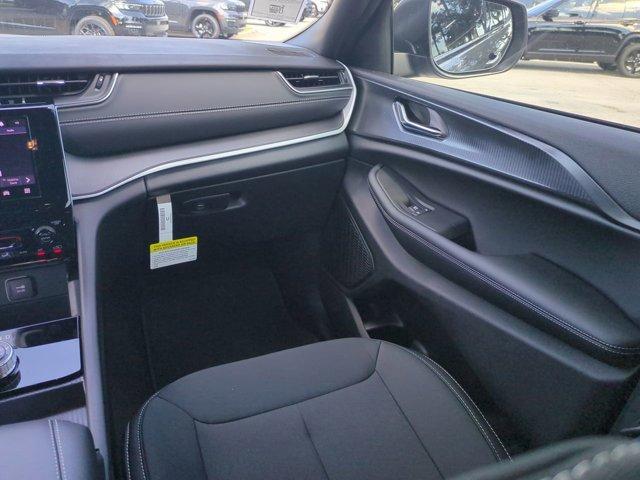 new 2025 Jeep Grand Cherokee car, priced at $39,524