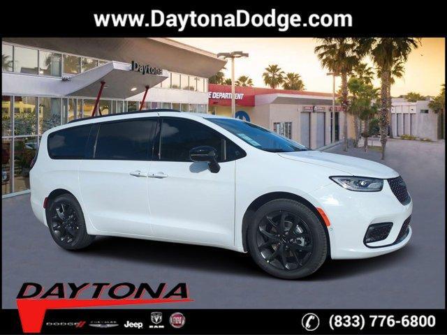 new 2024 Chrysler Pacifica car, priced at $42,994