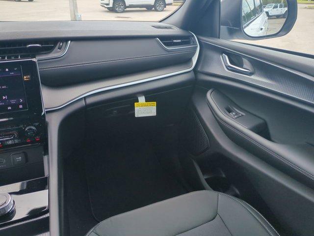 new 2025 Jeep Grand Cherokee car, priced at $35,688