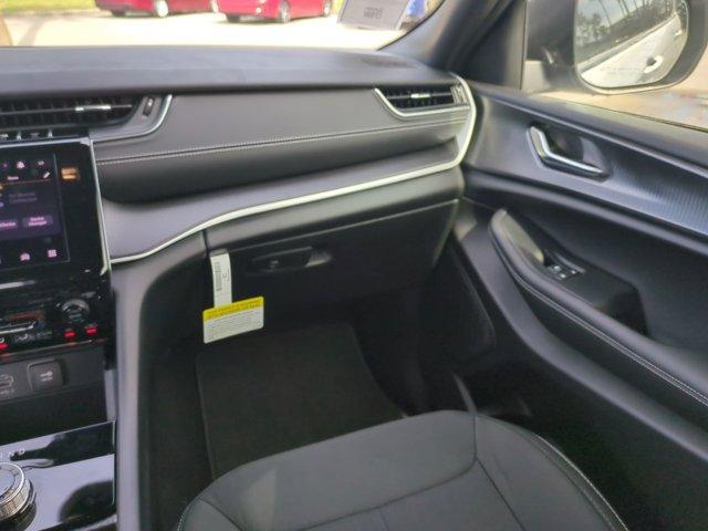 new 2025 Jeep Grand Cherokee car, priced at $37,024