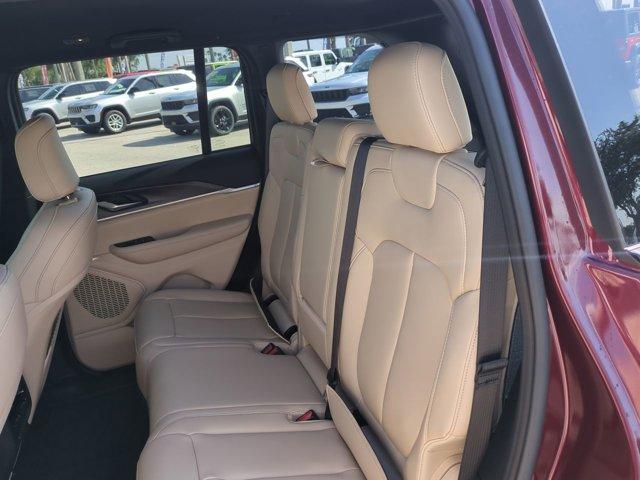 new 2025 Jeep Grand Cherokee car, priced at $44,155