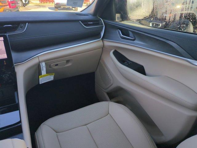 new 2025 Jeep Grand Cherokee car, priced at $49,714