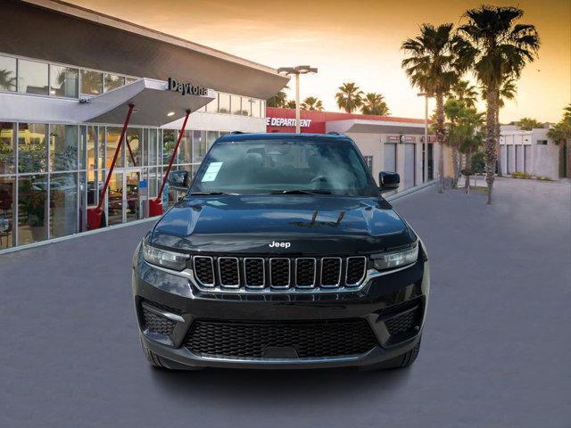 new 2025 Jeep Grand Cherokee car, priced at $40,069