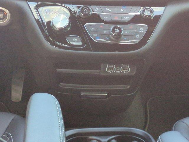 new 2025 Chrysler Pacifica car, priced at $38,646