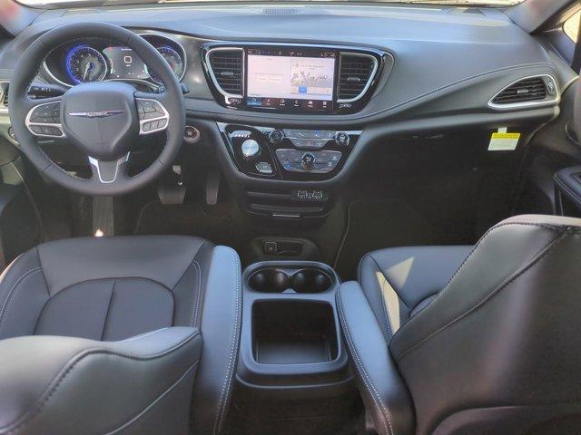 new 2025 Chrysler Pacifica car, priced at $38,646