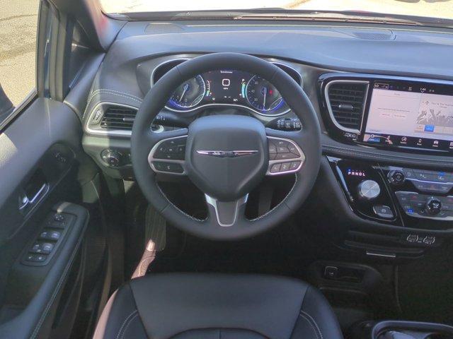 new 2025 Chrysler Pacifica car, priced at $38,646