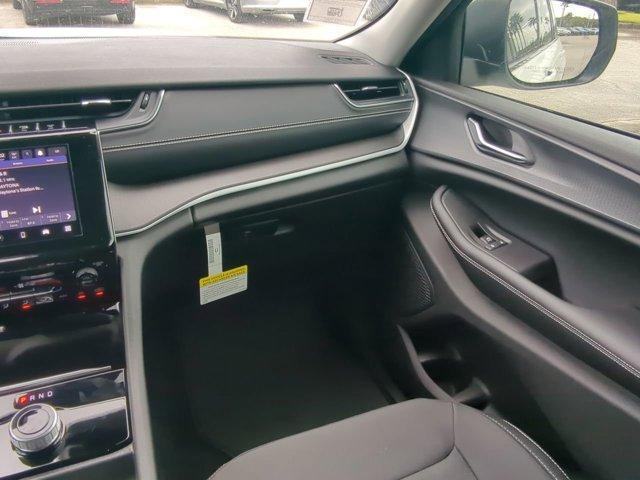 new 2025 Jeep Grand Cherokee car, priced at $38,030