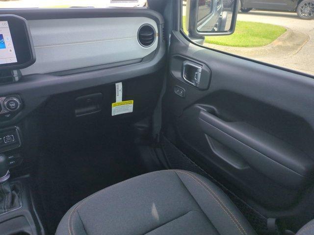 new 2025 Jeep Wrangler car, priced at $44,601