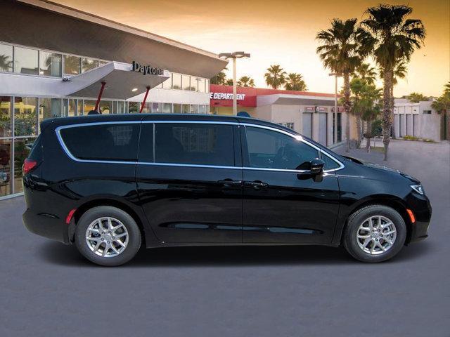 new 2025 Chrysler Pacifica car, priced at $42,151