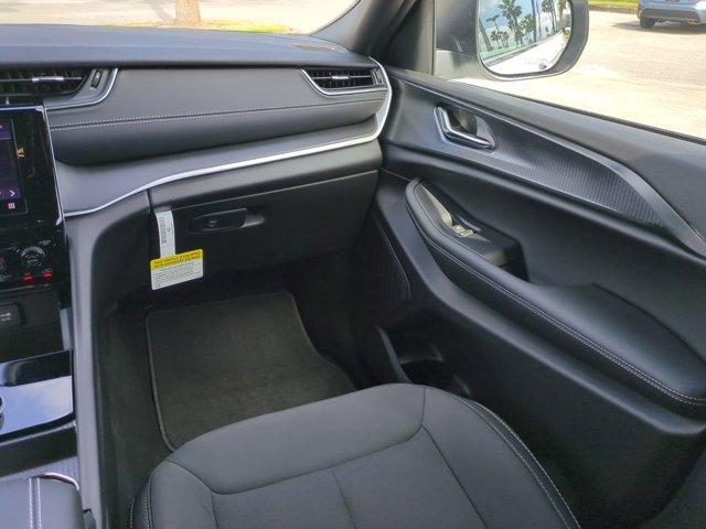 new 2025 Jeep Grand Cherokee car, priced at $35,988