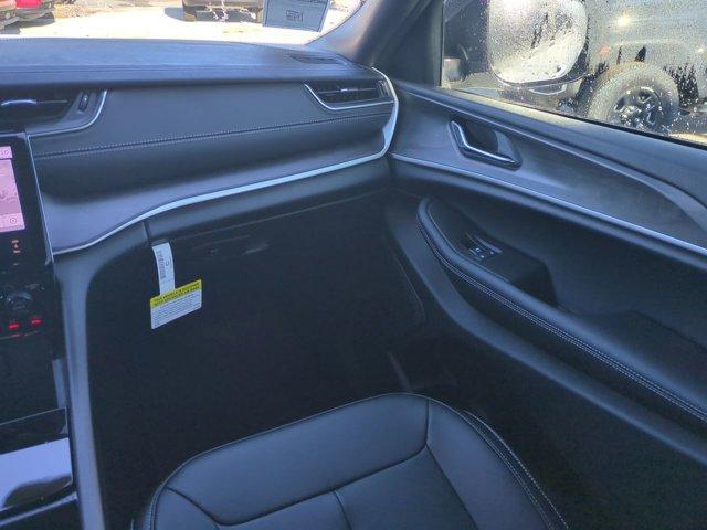 new 2025 Jeep Grand Cherokee car, priced at $46,294