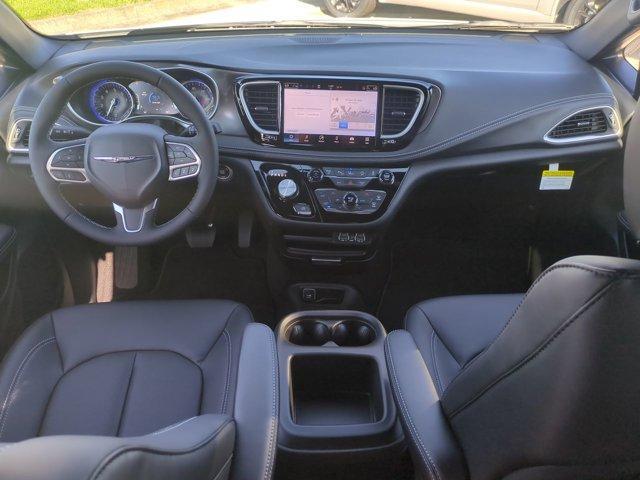 new 2025 Chrysler Pacifica car, priced at $39,431