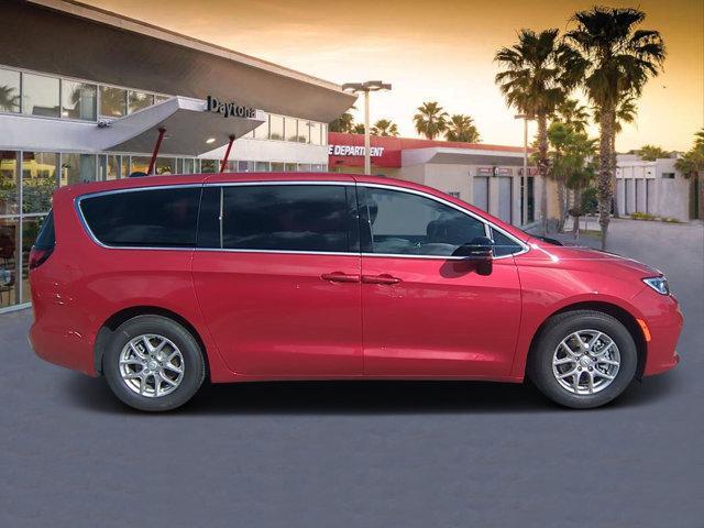 new 2025 Chrysler Pacifica car, priced at $38,646