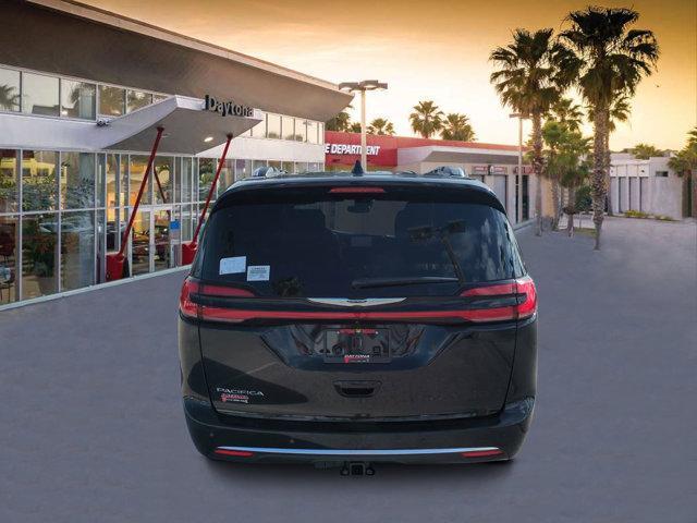 new 2024 Chrysler Pacifica car, priced at $52,024