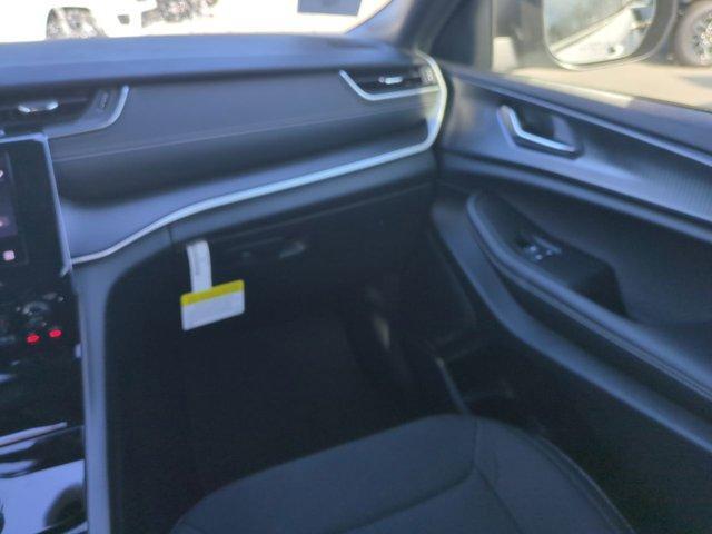 new 2025 Jeep Grand Cherokee car, priced at $36,429