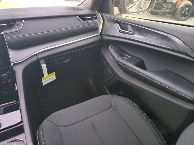 new 2025 Jeep Grand Cherokee car, priced at $38,819