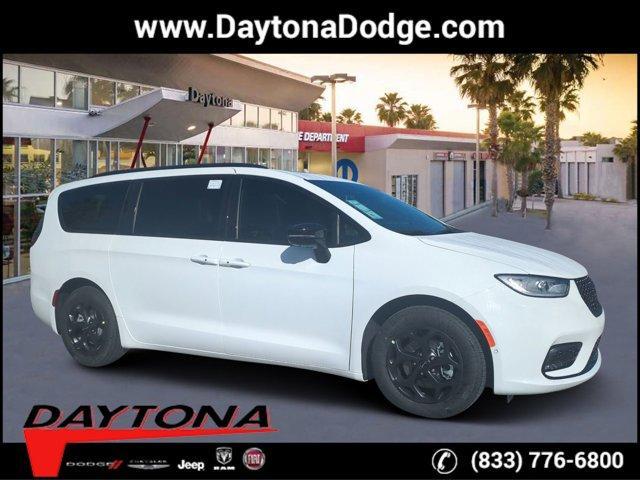 new 2024 Chrysler Pacifica Hybrid car, priced at $54,349