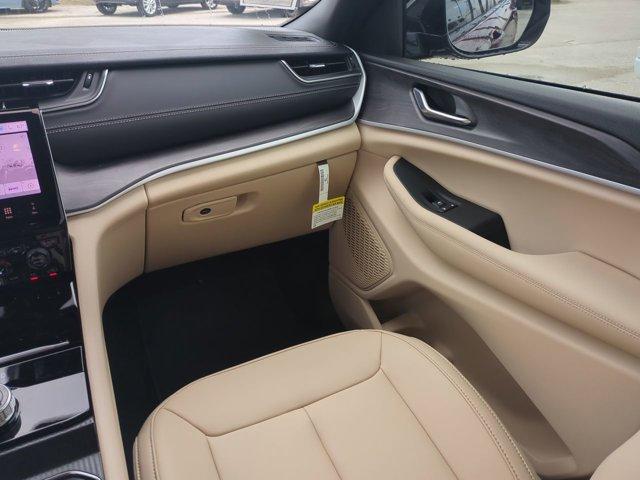 new 2025 Jeep Grand Cherokee L car, priced at $42,016