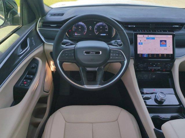 new 2025 Jeep Grand Cherokee car, priced at $50,894