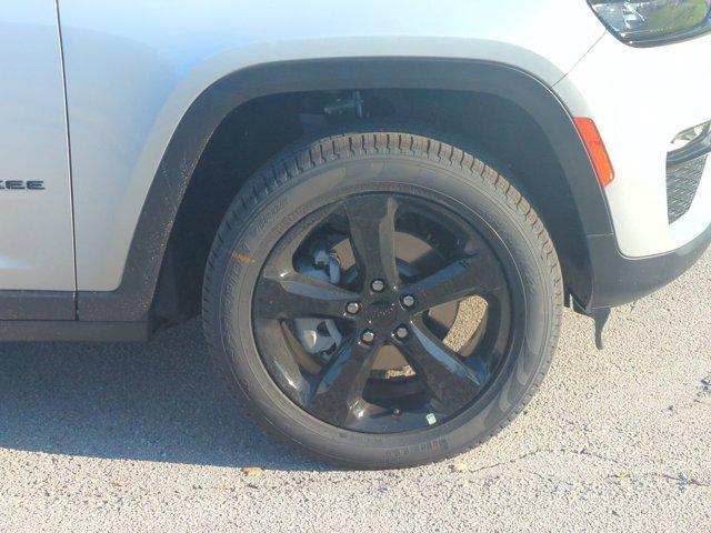new 2025 Jeep Grand Cherokee car, priced at $49,134