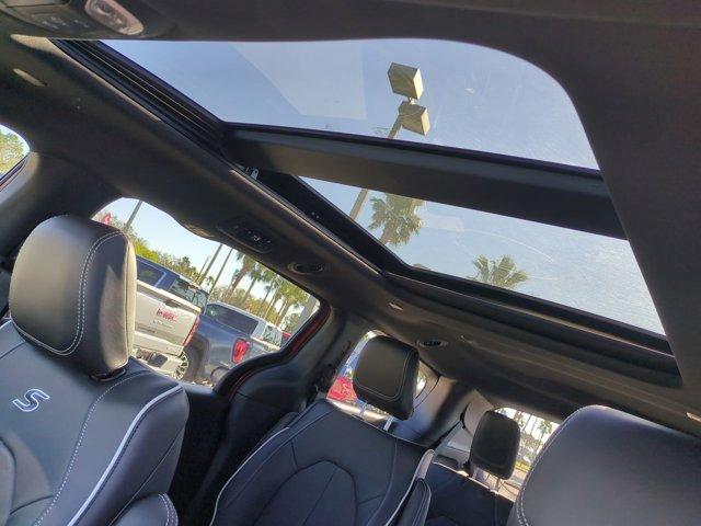 new 2025 Chrysler Pacifica Hybrid car, priced at $52,674