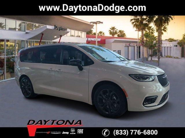 new 2026 Chrysler Pacifica car, priced at $44,014
