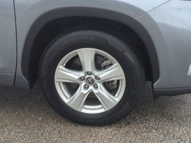 used 2024 Toyota Highlander car, priced at $39,318