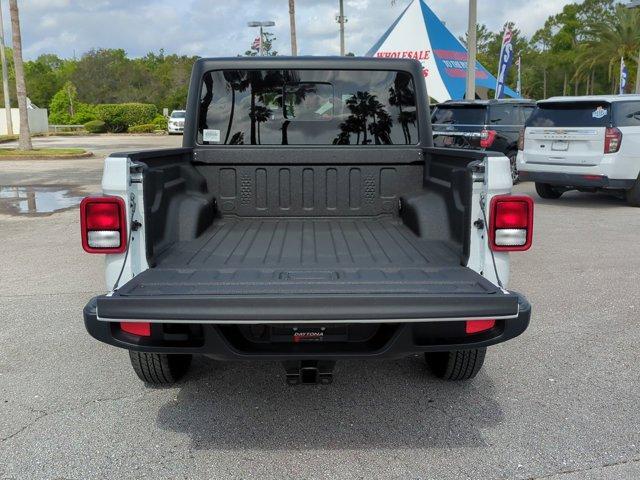 new 2024 Jeep Gladiator car