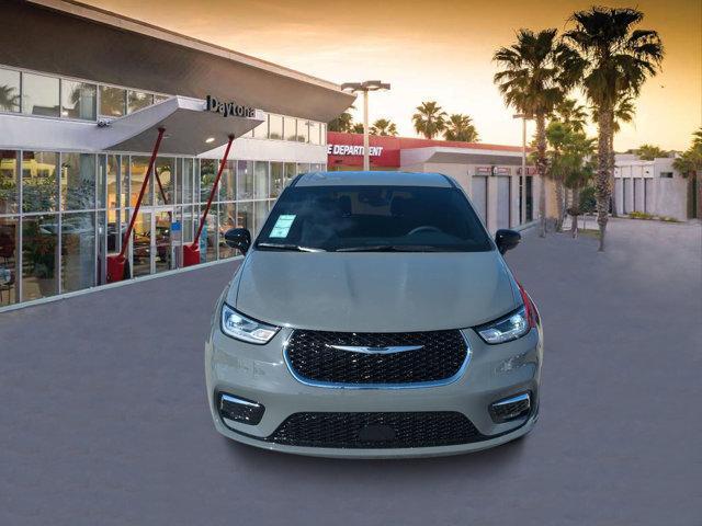new 2025 Chrysler Pacifica car, priced at $38,646
