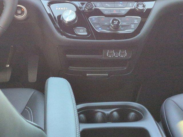 new 2025 Chrysler Pacifica car, priced at $38,646