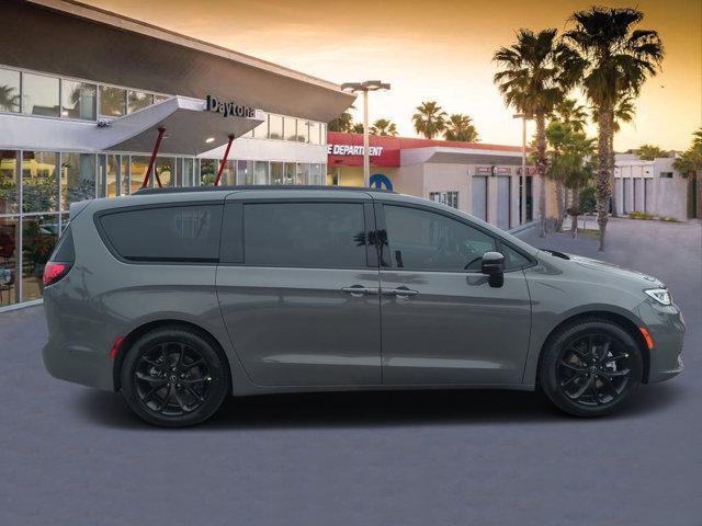 new 2025 Chrysler Pacifica car, priced at $51,134