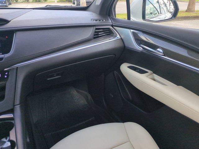 used 2022 Cadillac XT5 car, priced at $39,632