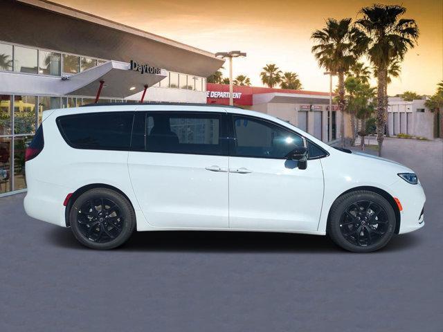 new 2026 Chrysler Pacifica car, priced at $51,444