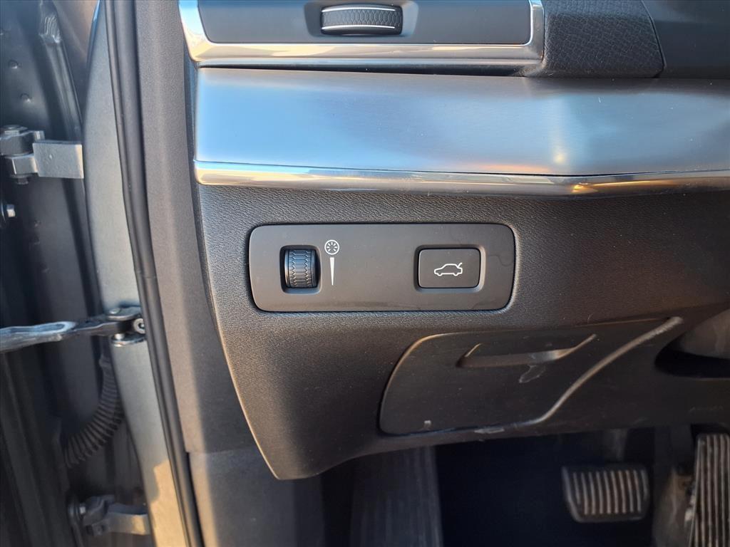 used 2018 Volvo XC90 car, priced at $17,300