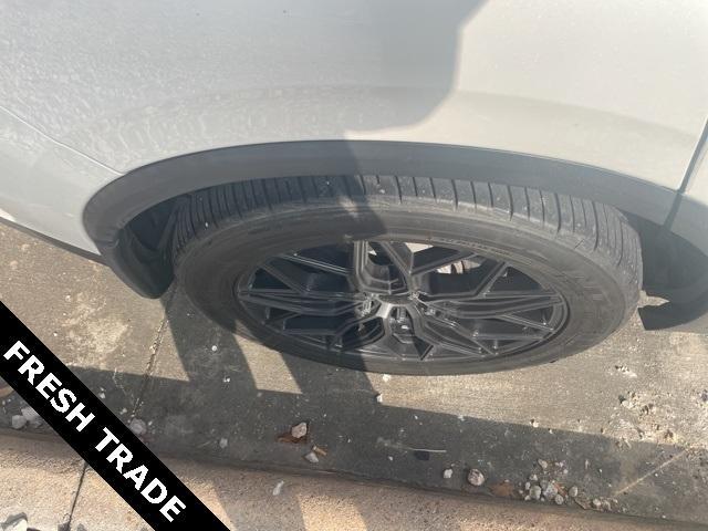 used 2022 Acura MDX car, priced at $35,571