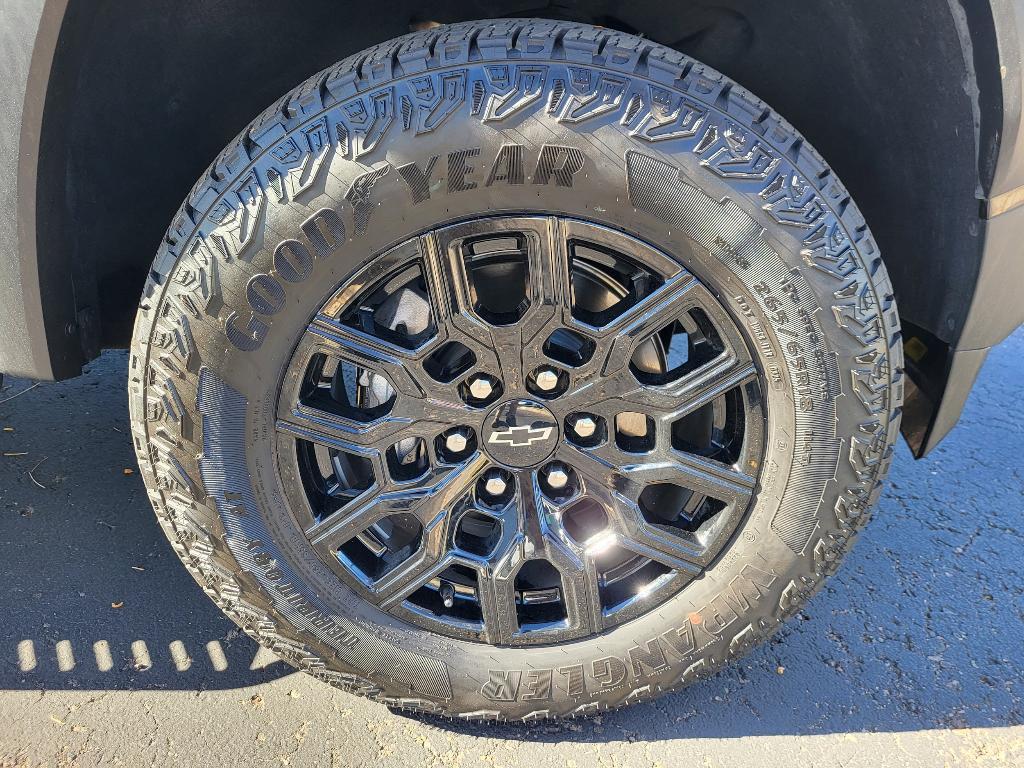 used 2025 Chevrolet Colorado car, priced at $40,990