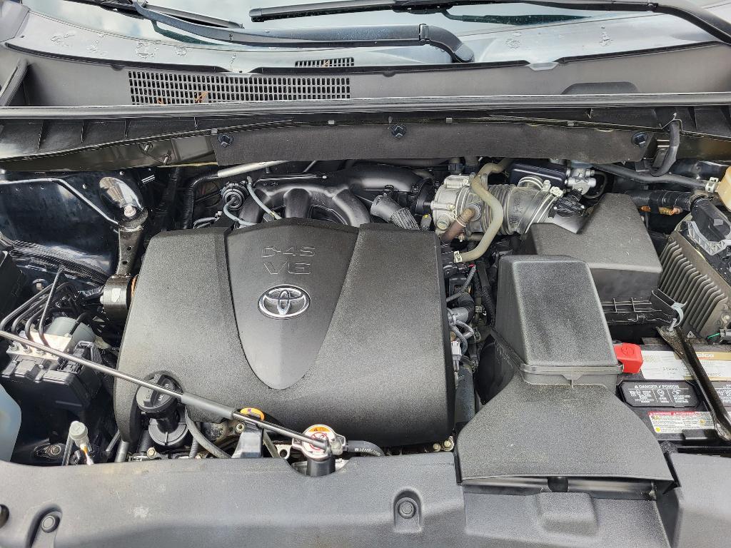 used 2018 Toyota Highlander car, priced at $22,576