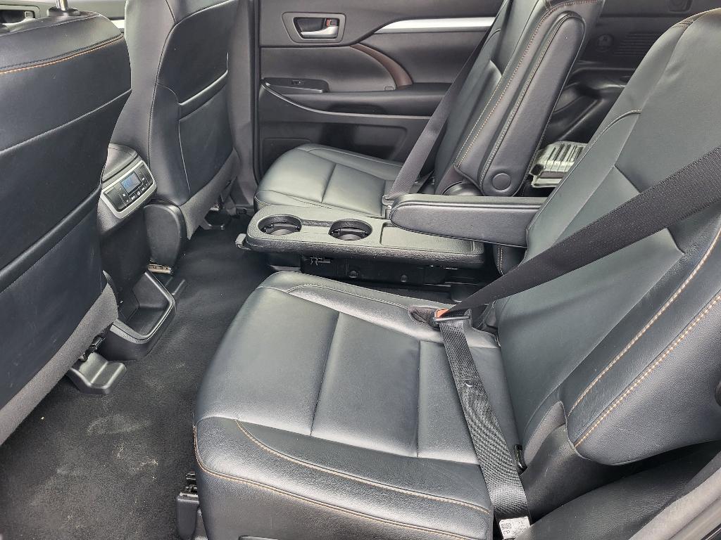 used 2018 Toyota Highlander car, priced at $22,576