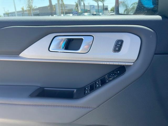 new 2025 Ford Explorer car