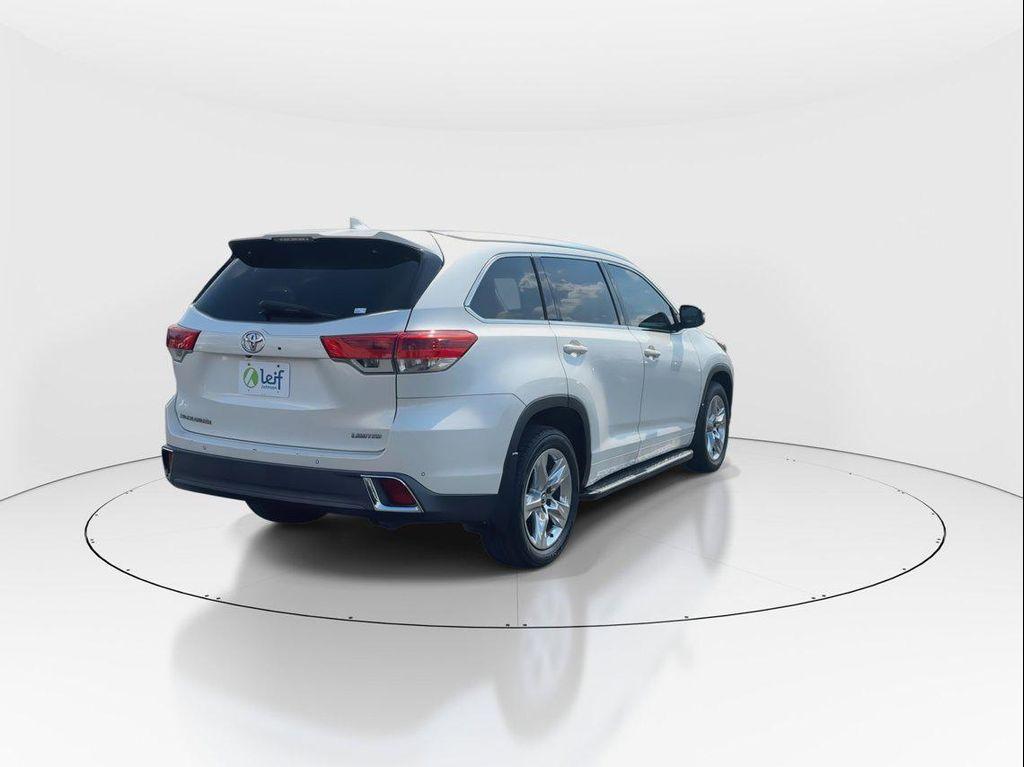 used 2018 Toyota Highlander car, priced at $25,673