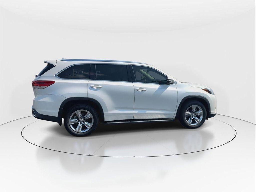 used 2018 Toyota Highlander car, priced at $25,673